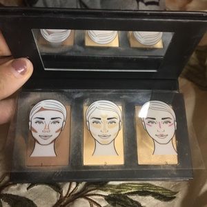 Younique contour pallet